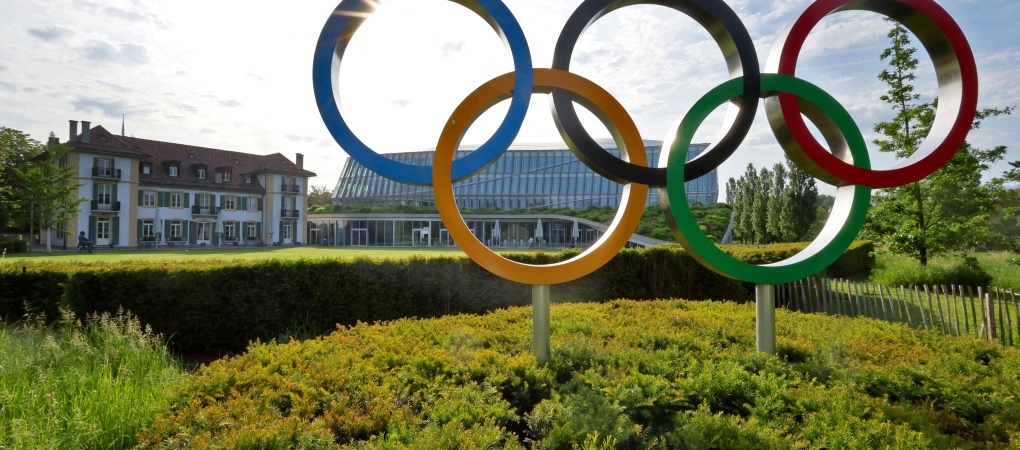 Очільник МОК Томас Бах підтримав повернення спортсменів із Білорусі та росії на Олімпіаду під нейтральним прапором