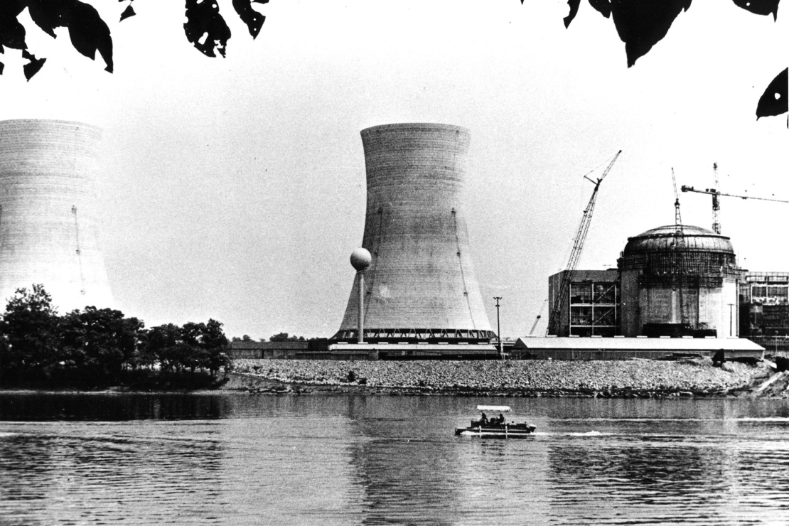 Будівництво атомної електростанції Three Mile Island, 1970 рік.