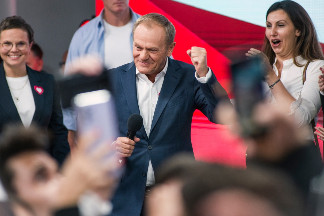 Дональд Туск виступає під час виборів у Варшаві.