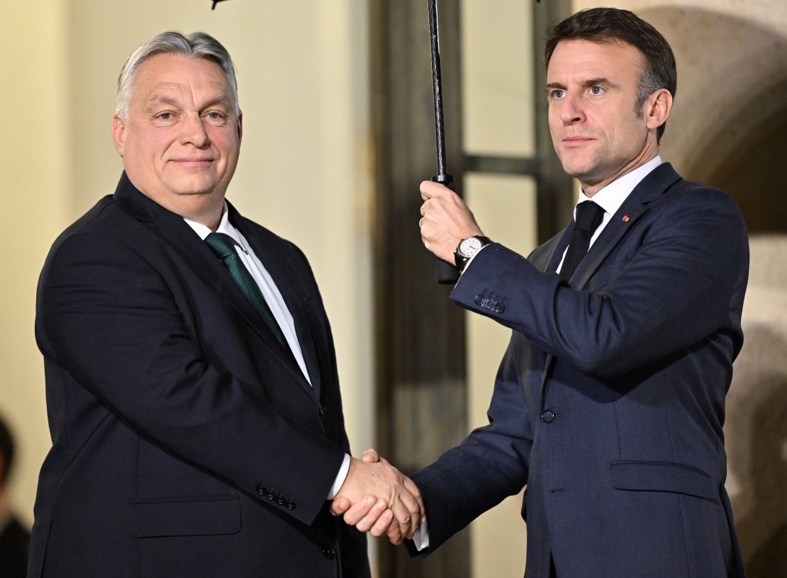Емманюель Макрон зустрічає Орбана в Парижі, 7 грудня 2023 року.