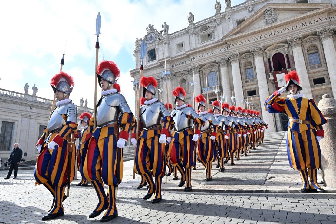 Swiss Guards outside St. Peterʼs Basilica in the Vatican on December 25, 2022.