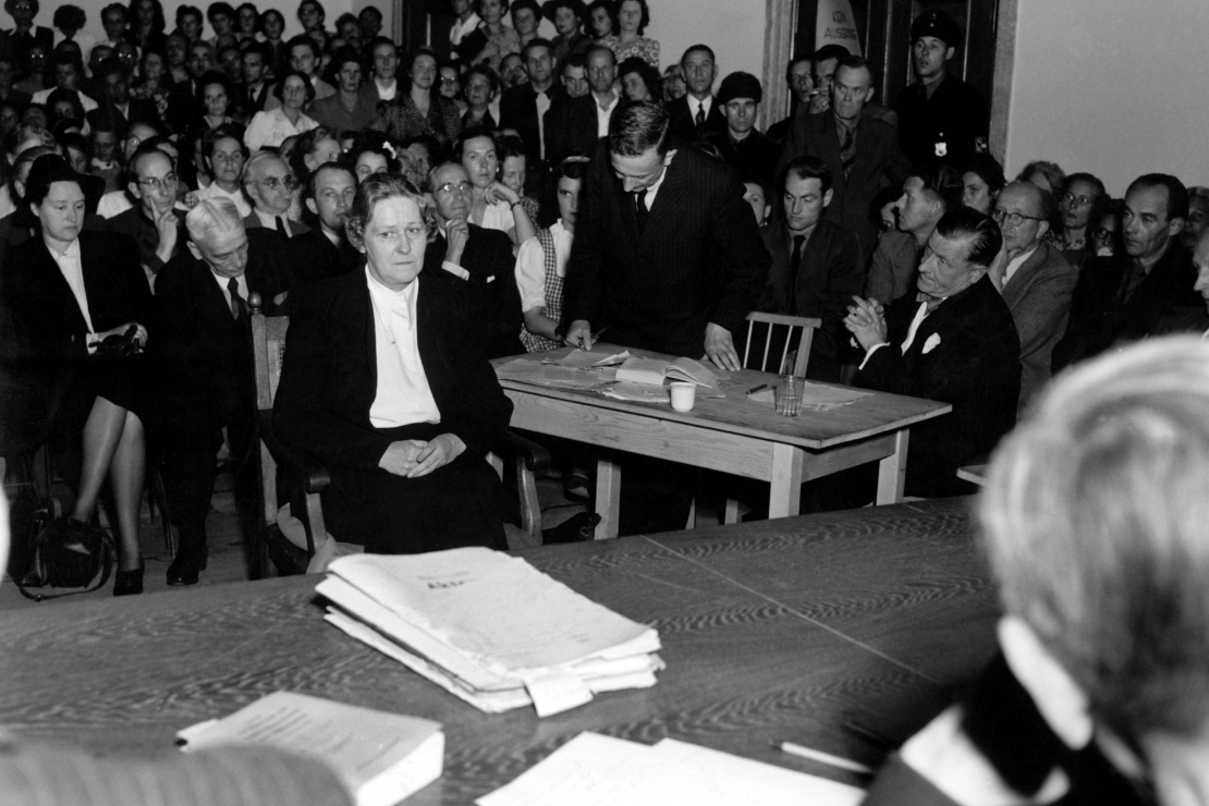 Дружина нацистського воєнного злочинця, рейхсмаршала авіації Германа Герінга Емма під час суду з денацифікації в Німеччині, 21 липня 1948 року. Емма Герінг вважалась негласною першою леді Третього Рейху.