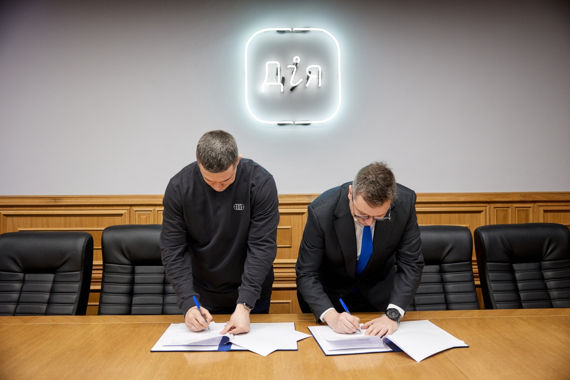 Маркіян Ключковський і Михайло Федоров підписують угоду про запуск реєстру в «Дії».