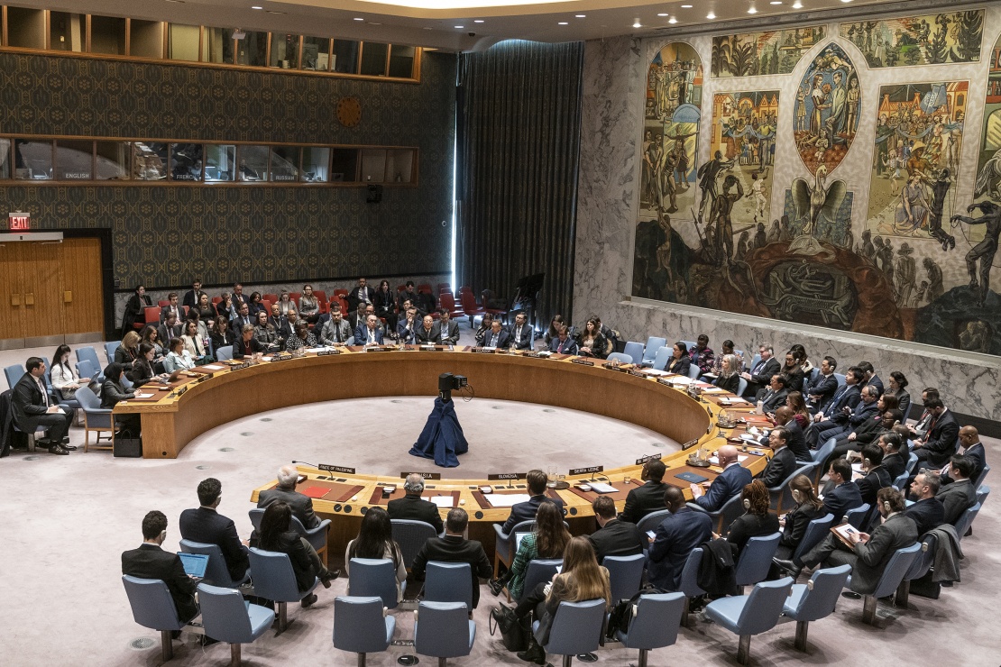 Посол, постійний представник Сполучених Штатів при ООН Лінда Томас-Грінфілд виступає на засіданні Ради безпеки  щодо ситуації в Газі перед голосуванням за резолюцію за припинення вогню, запропоновану Алжиром. Сполучені Штати наклали вето на резолюцію, 13 членів Ради безпеки проголосували за, Велика Британія утрималася, Нью-Йорк, штаб-квартира ООН.