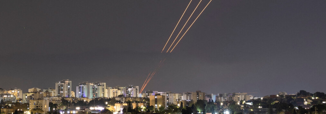 Іран атакував Ізраїль сотнями ракет і дронів. Буде нова війна на Близькому Сході? І чи допоможе це Конгресу США (нарешті) погодити допомогу Україні? Розповідаємо ключове про атаку