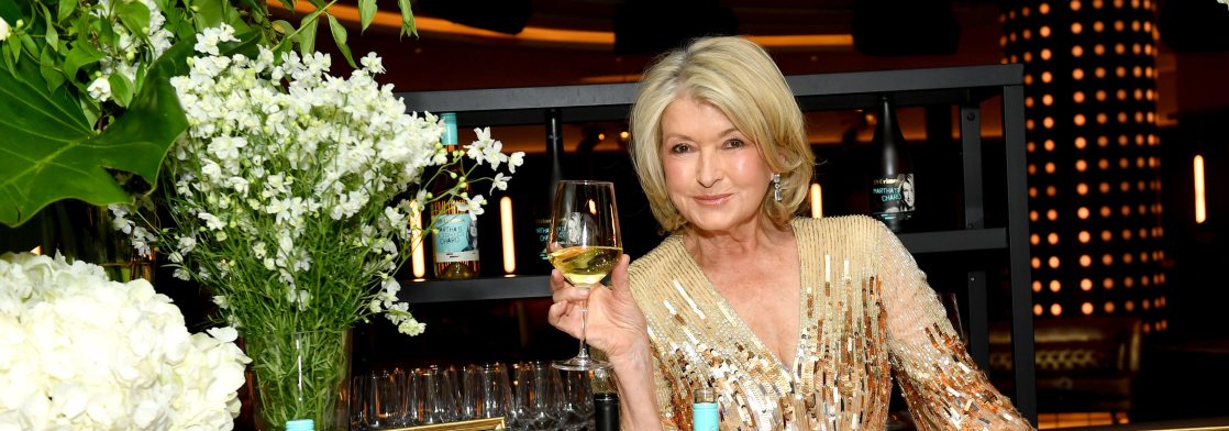 Netflix зняв документалку про Марту Стюарт. Її називали іконою стилю, генієм бізнесу і просто сукою. Переказуємо історію першої американки, яка заробила мільярд (далі суцільні спойлери!)