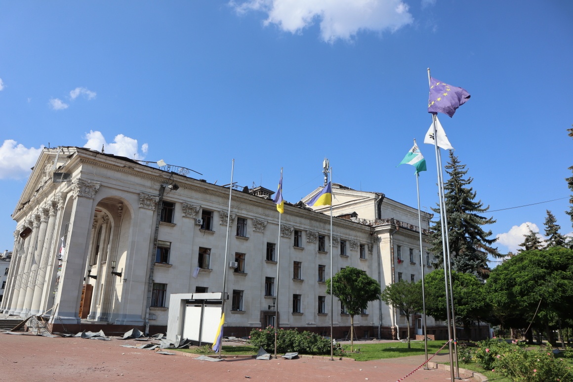 Драмтеатр у Чернігові після ракетного удару, 19 серпня.