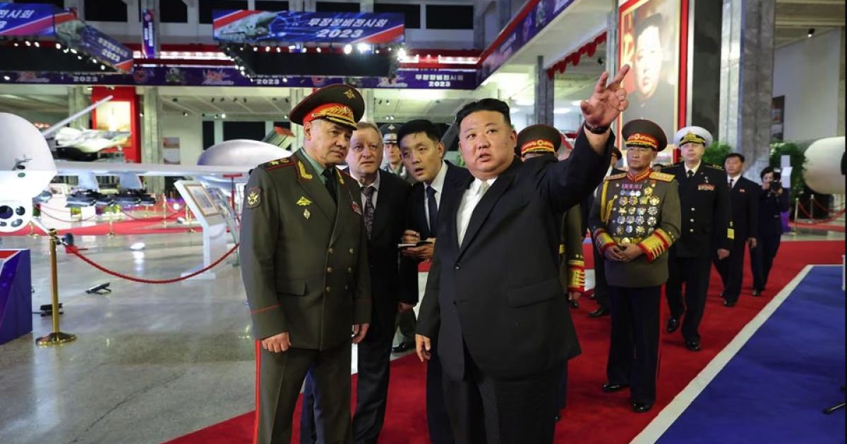 Лідер КНДР Кім Чен Ин показав міністру оборони рф заборонені балістичні 