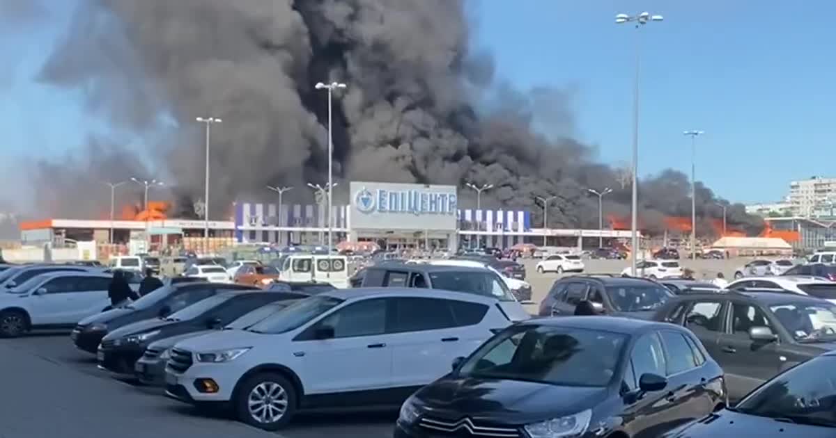 The Russians hit the Epicenter hypermarket in Kharkiv with an aerial bomb.