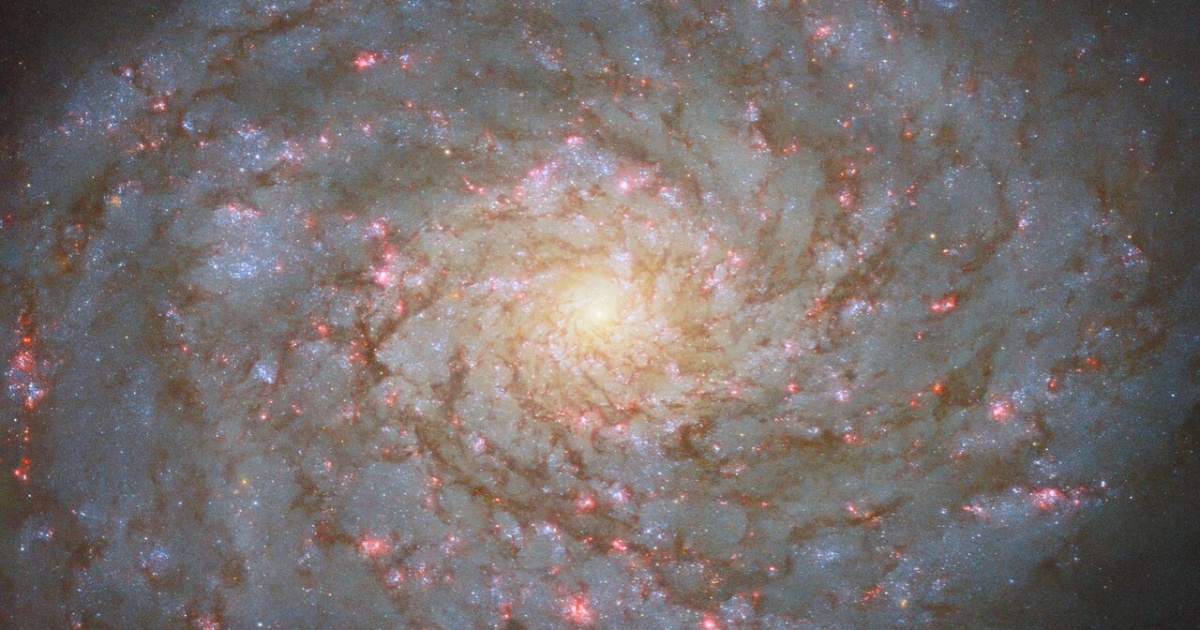 Телескоп Хаббл показав перлину у волоссі королеви - галактику NGC 4689