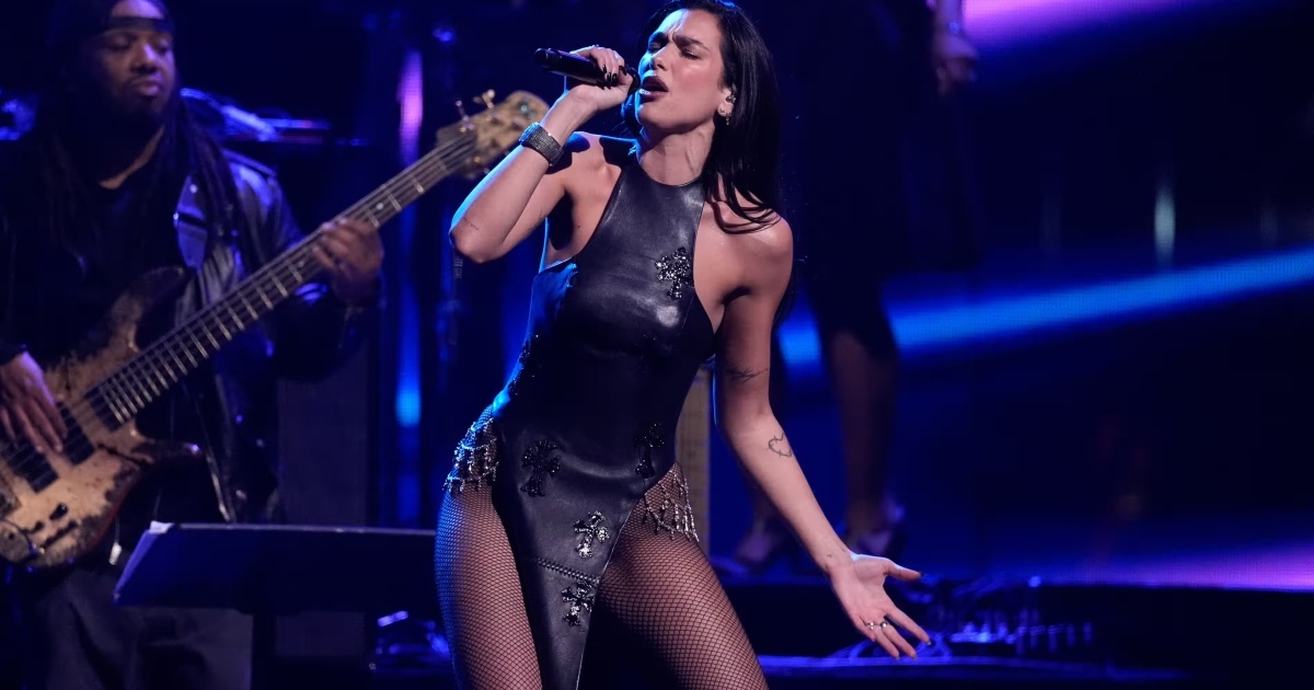 Singer Dua Lipa helped raise funds for a pickup truck for Ukrainian military medics