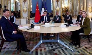 The leaders of the Peopleʼs Republic of China and France, as well as the president of the European Commission, met in Paris. They talked about the war in Ukraine