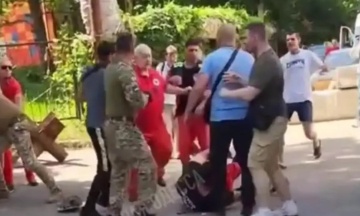 In Odesa, a fight broke out between medics and military personnel near the territorial recruit center. The Military Commissariat commented