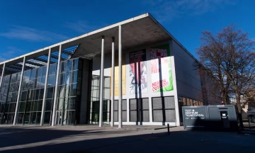 Німецький музей звільнив працівника за те, що він вивісив свою картину в галереї