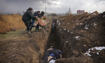 Ukrainian photographer Yevhen Maloletka won the World Press Photo award. He was recognized for his photo from the blockaded Mariupol
