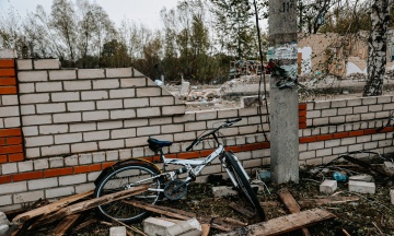 У селі Гроза після обстрілу росіян шестеро дітей залишилися сиротами