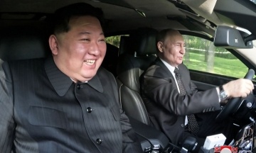 Reuters: Путін подарував Кім Чен Ину автомобіль Aurus, в якому є деталі з Південної Кореї — «головного ворога» КНДР