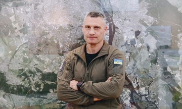 Кличка викликали до Ради, а люди збираються на мітинг через підготовку Києва до зими. Він заявив про тиск і «безпідставні звинувачення»