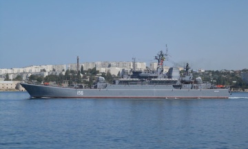 ГУР: Сили оборони критично пошкодили російський десантний корабель «Ямал»