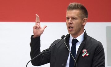 Партія Віктора Орбана програла парламентські вибори колишньому соратнику Петеру Мадяру. Ось як Мадяр починав свою політичну карʼєру (архівний матеріал) 