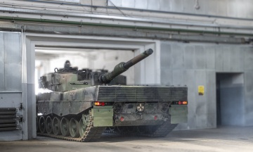 Ukraine received the first refurbished Leopard 2 tanks from Poland