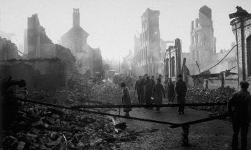 84 years ago, German bombers destroyed the city of Coventry in one night and almost brought Britain to its knees. The story of a large-scale air strike that Churchill was unable to prevent