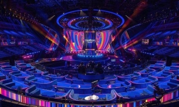 The European Commission criticized the Eurovision organizers for banning the EU flag at the contest