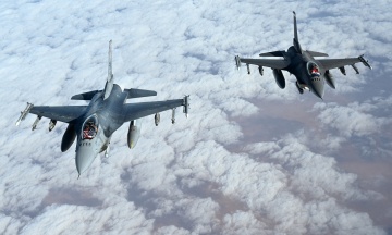 CNN: Перші чотири українські пілоти завершать навчання на F-16 у США до літа