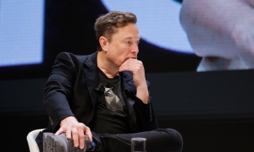 Elon Musk is no longer a trillionaire — SpaceX and Tesla shares fell