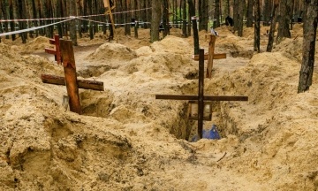 Three Russian soldiers were suspected of murdering a man who was found in a mass grave in Izyum