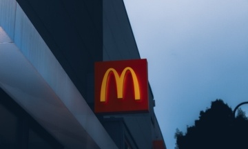Австрійського канцлера розкритикували за пораду сімʼям з низьким достатком їсти в McDonald’s