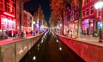 «Тримайтесь подалі». Амстердам запустив рекламну кампанію, аби зменшити потік молодих британців