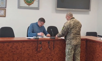 In Brovary, at the executive committee of the city council, summonses were handed to all men present. The mayor also received it