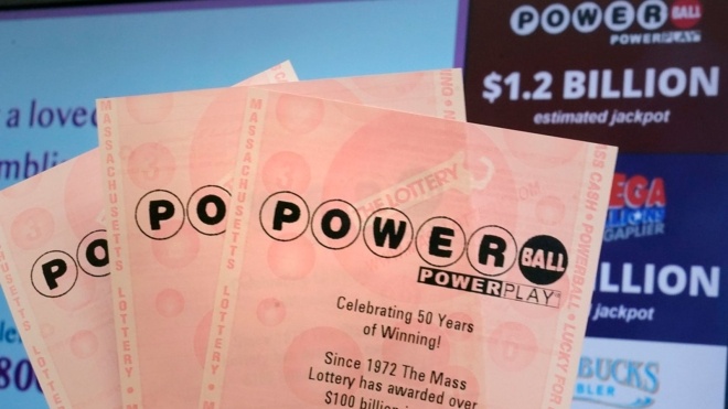 An unknown player won $1.76 billion in the lottery in the USA. This is the second largest jackpot in history