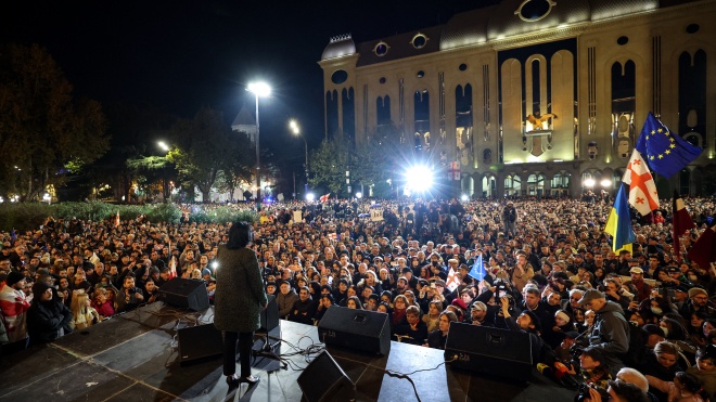 People take to the streets in Georgia: they deny the victory of the pro-Russian party of a local oligarch in the parliamentary elections. Were the elections really rigged? How serious is it? We explain as briefly as possible