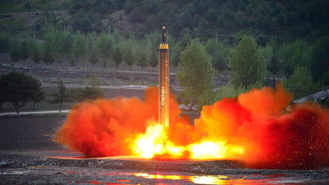 Північна Корея стала важливим воєнним союзником росії і продає їй ракети. Чи можуть вони переломити хід війни і як багато зброї ще має КНДР — відповідають дослідники з Південної Кореї та Японії