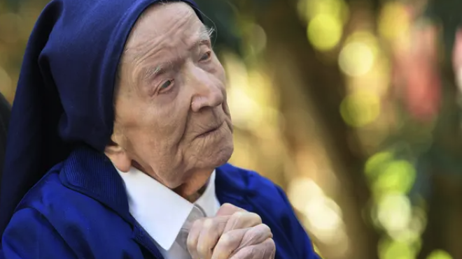 У Франції померла найстаріша людина у світі — черниця Люсіль Рендон. Їй було 118 років