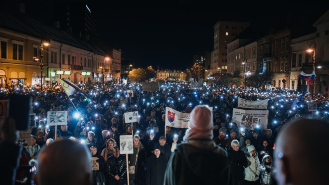 У Словаччині тисячі людей протестують проти плану Фіцо змінити кримінальний кодекс