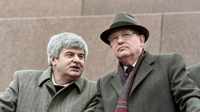 33 роки тому Михайла Горбачова ледь не застрелив на Красній площі невдоволений його політикою слюсар. Згадуємо про замах, який проґавив КДБ (і, звісно ж, натякаємо!)