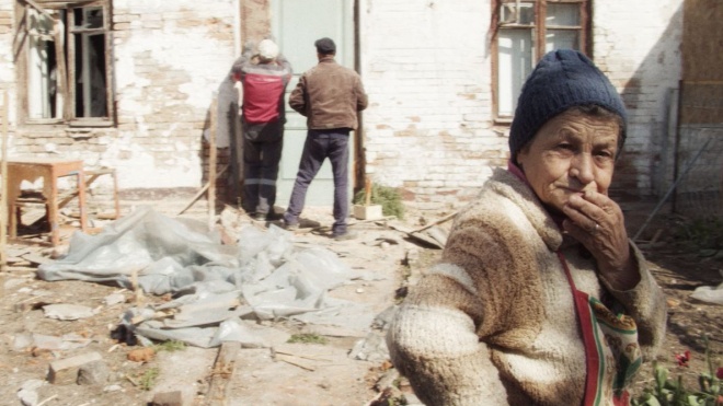 Nikopol is a city where alarms are constantly howling, preparing for an explosion at the ZNPP and waiting for clean water from volunteers. Photo report about those who stays there