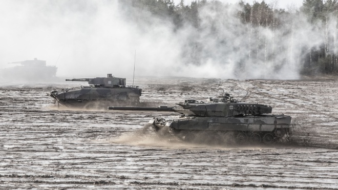 Через 11 місяців війни Німеччина зважилася надати Україні танки Leopard 2. Нарешті!!! Чому вони важливі, що вміють і чим відрізняються від американських Abrams. Детальний експлейнер