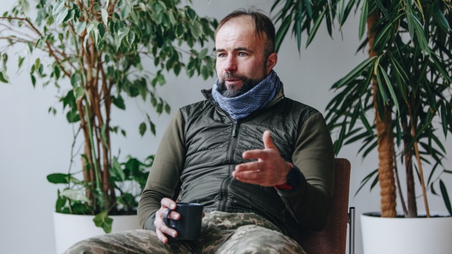 Військовий медик Гліб Бітюков у Facebook написав, якою має бути українська армія. Пост став популярним і дуже дискусійним. Чому так вийшло, і головне — що робити. Інтервʼю