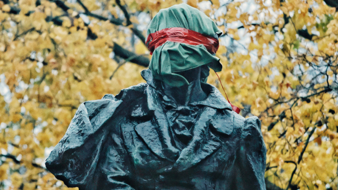 У Києві знесли пам’ятник Пушкіну. До цього долучився київський школяр, який підпільно розмальовує монументи російським і радянським діячам. Ми його знайшли і поговорили
