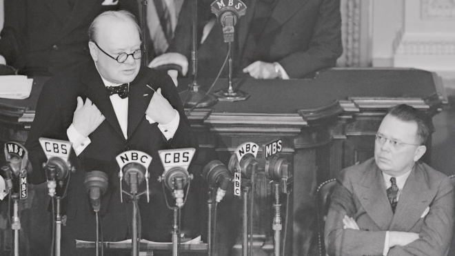 81 рік тому в темні часи Другої світової Черчилль прилетів у США і просив про допомогу в Конгресі. Так само, як зараз Зеленський. Насправді аналогій значно більше, і вони вас здивують