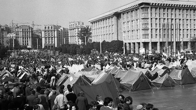 34 years ago, the student Revolution on Granite began in Kyiv. It won, but not completely. Event in archival photos