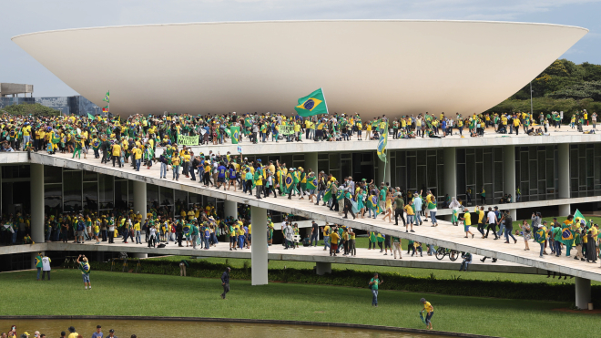 Прихильники експрезидента Болсонару у Бразилії вивісили над парламентом імперський прапор. Там була імперія? І не просто була — бразильці досі за нею ностальгують. Пояснюємо коротко