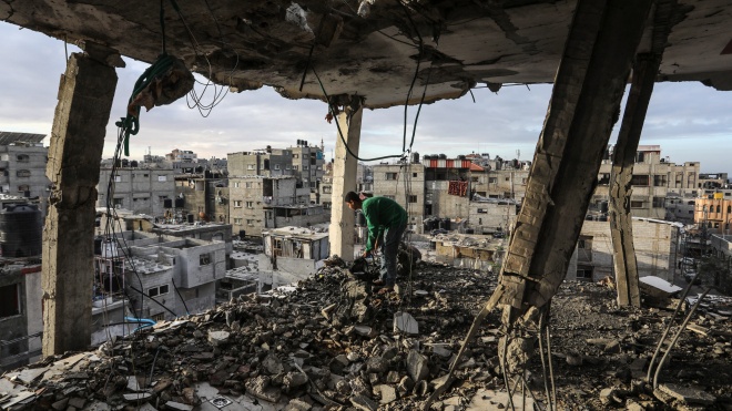 У Міжнародному суді ООН Ізраїль доводить, що війна в Газі — це не геноцид. Для цього влада розсекретила військові документи. Це несподіваний хід і, можливо, дороговказ для росіян — переказ NYT 