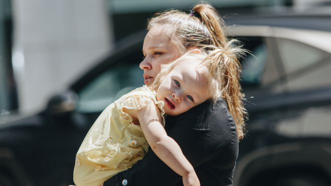 Процес над суддею Тандиром триває два роки. Його звинувачують у пʼяній ДТП і загибелі нацгвардійця Вадима Бондаренка. Що за цей час стало з родиною Вадима, Тандиром і суддею, який рухає справу вперед
