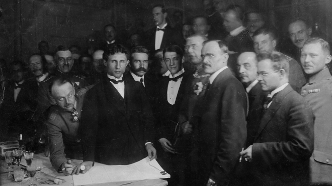 106 років тому УНР підписала Брест-Литовський договір з Німеччиною та її союзниками, аби врятуватись від більшовиків. Згадуємо, як Україна уклала першу мирну угоду Першої світової, але миру не отримала