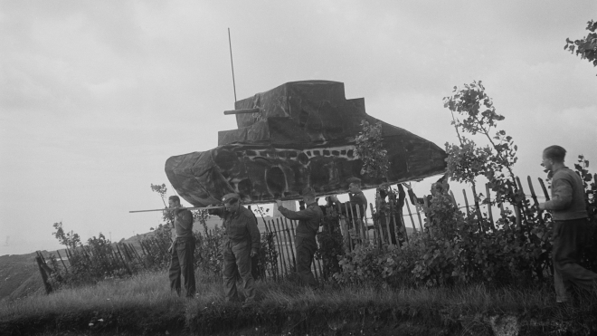 Перед висадкою в Нормандії союзники дурили німців фейковими арміями, надувними танками, подвійними агентами та двійником генерала. Згадуємо про найуспішніший обман Другої світової